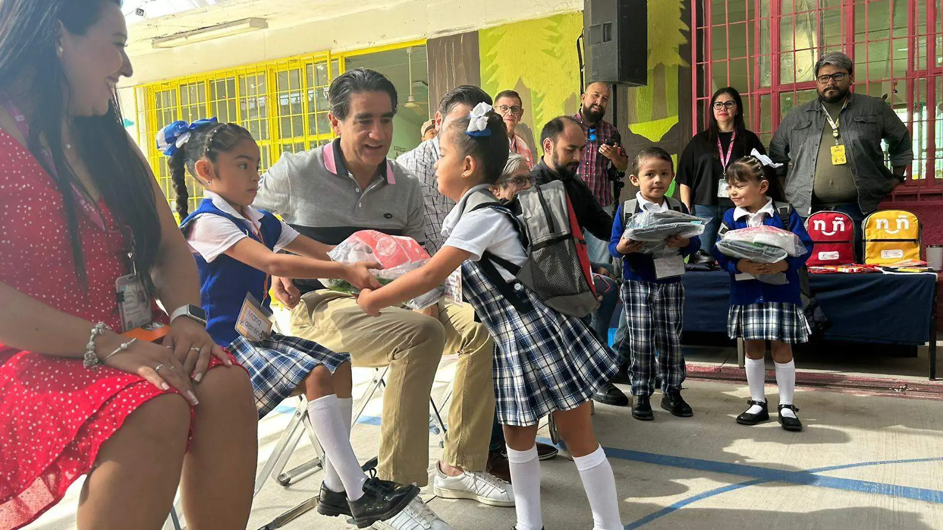 Entrega de útiles escolares Zapopan